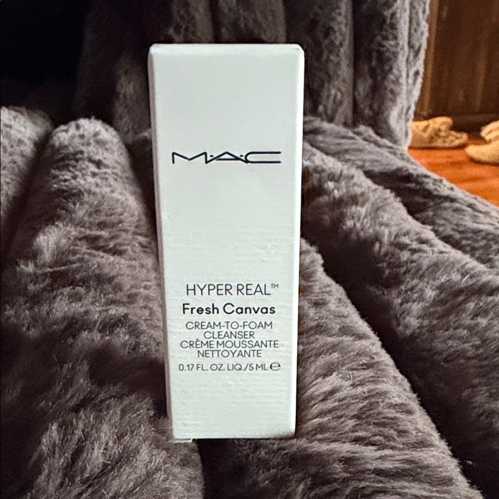 MAC Hyper Real Fresh Canvas Cleanser